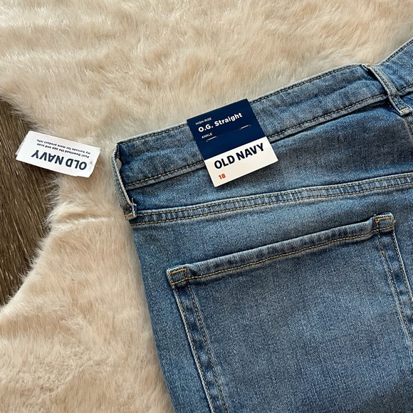 NWT Old Navy High-Waisted OG Straight Cut-Off Jeans in Alma 18 - Picture 9 of 15